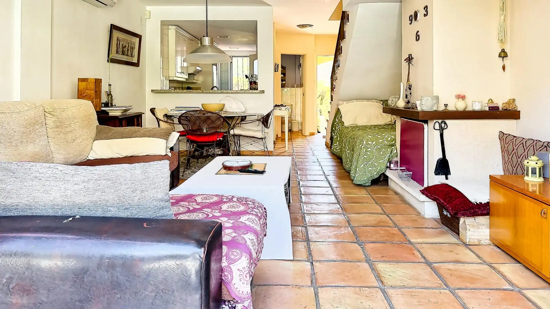 Sala de estar de Casa adosada en venta en Finestrat con Aire acondicionado, Jardín privado y Terraza