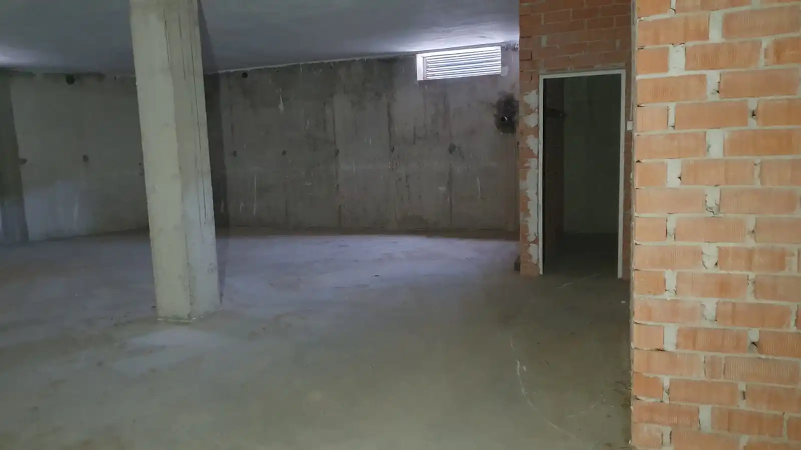 Edificio en venta en Pradoluengo