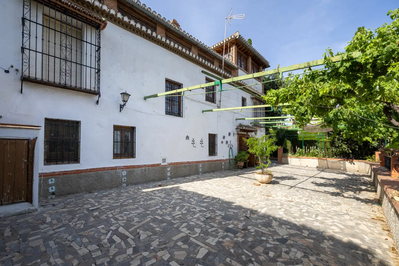 Vista exterior de Casa o xalet en venda en Ogíjares amb Calefacció, Jardí privat i Piscina