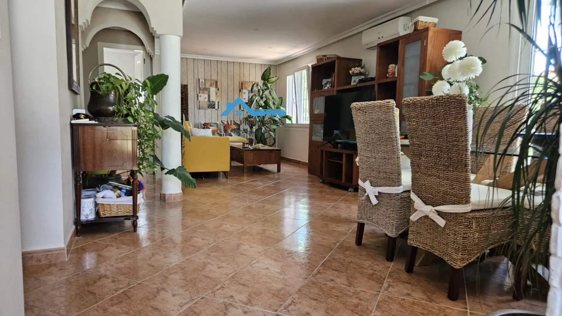 Sala d'estar de Casa o xalet en venda en La Nucia amb Aire condicionat, Calefacció i Jardí privat
