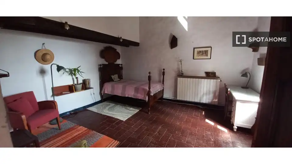 Bedroom of Flat for share in Teià  with Air Conditioner, Heating and Furnished