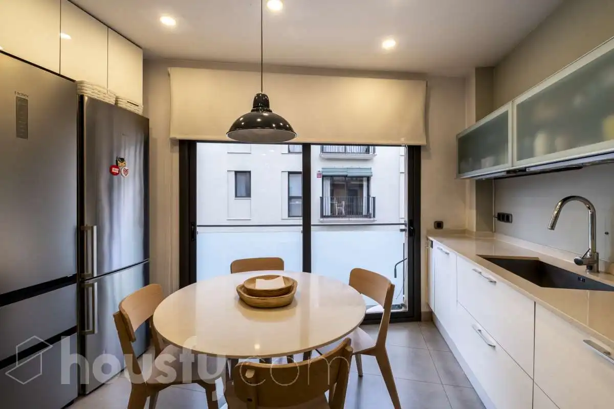 Cocina de Casa o chalet en venta en Barcelona con Aire acondicionado, Calefacción y Jardín privado