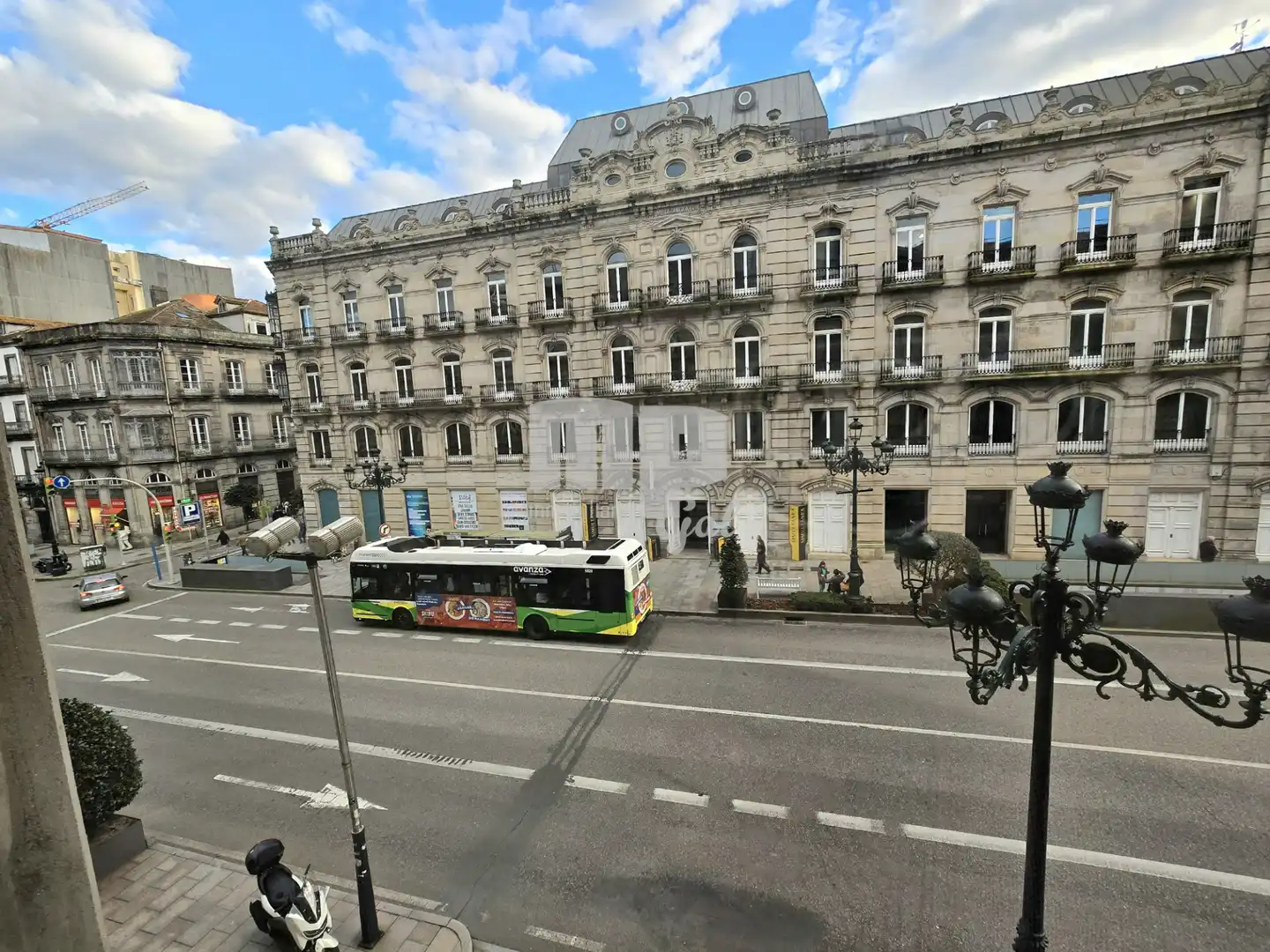 Vista exterior de Oficina en venta en Vigo  con Calefacción