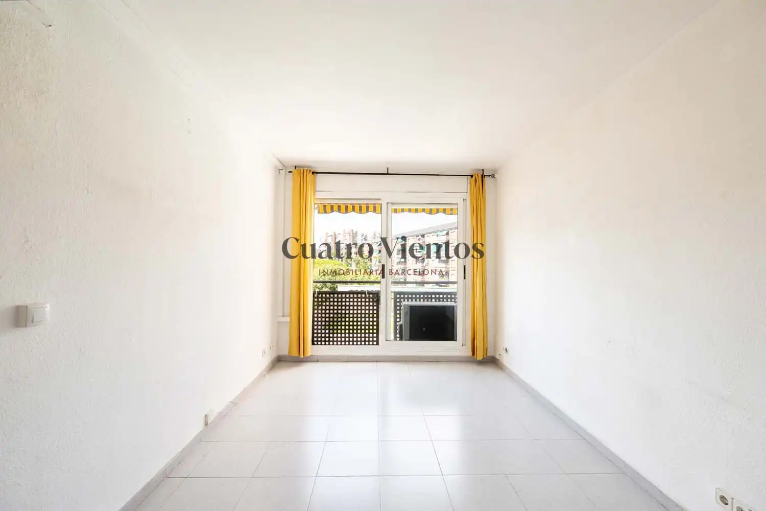 Living room of Flat for sale in Barcelona  with Air Conditioner, Heating and Oven