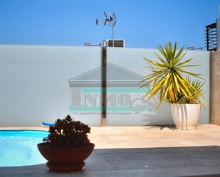 Piscina de Casa adosada en venda en Armilla amb Aire condicionat, Terrassa i Piscina