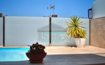 Piscina de Casa adosada en venda en Armilla amb Aire condicionat, Terrassa i Piscina