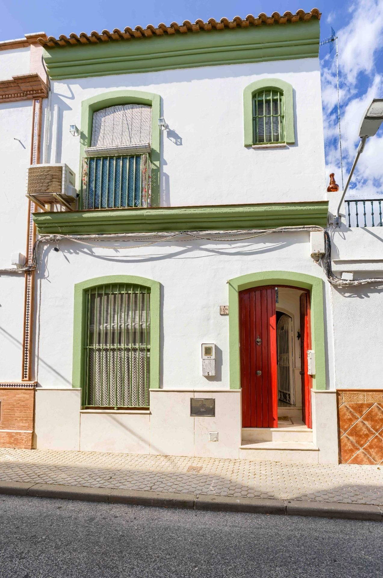Exterior view of House or chalet for sale in Camas  with Air Conditioner, Heating and Terrace