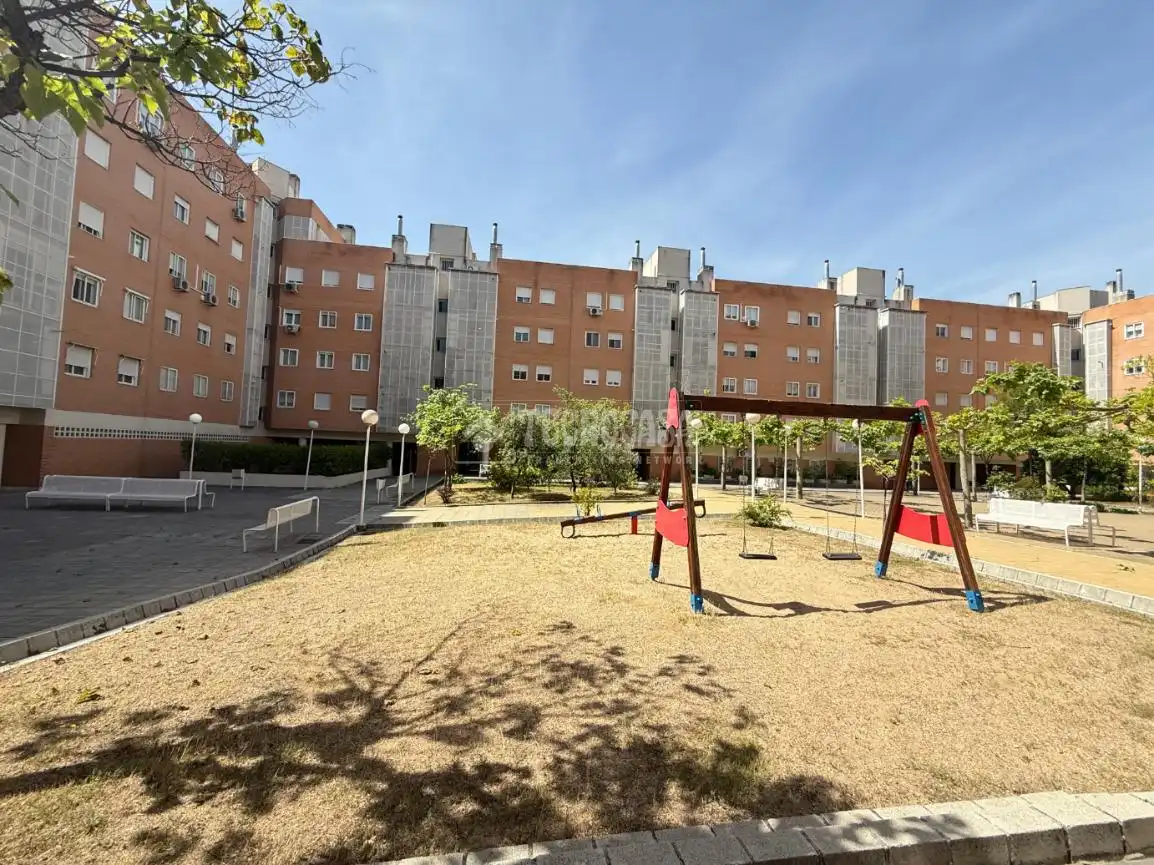 Parking de Piso en venta en Madrid con Aire acondicionado y Calefacción