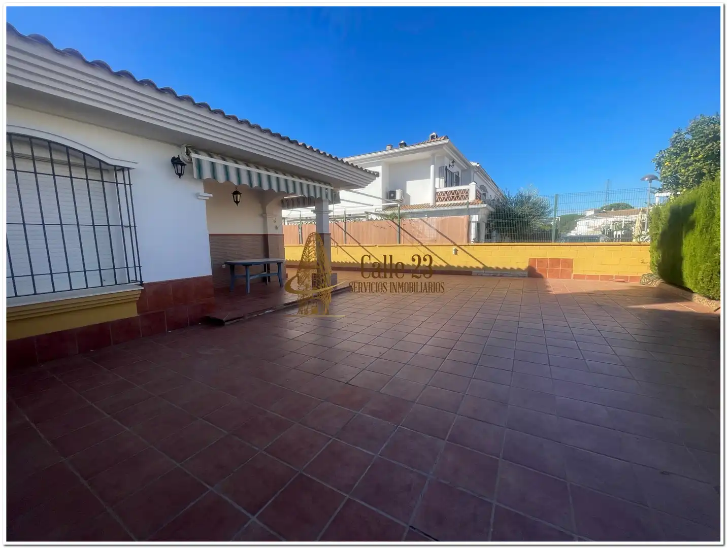 Adossat amb piscina en venda a Avenida Cristóbal Colón