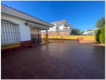 Adosado con piscina en venta en Avenida Cristóbal Colón