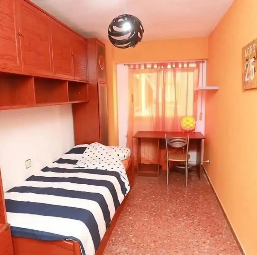 Dormitori de Apartament de lloguer en  Valencia Capital amb Aire condicionat
