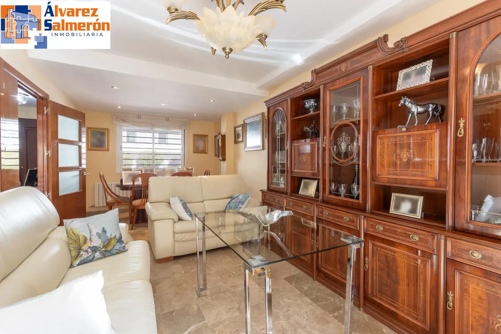 Wohnzimmer von Einfamilien-Reihenhaus zum Verkauf in Armilla mit Heizung