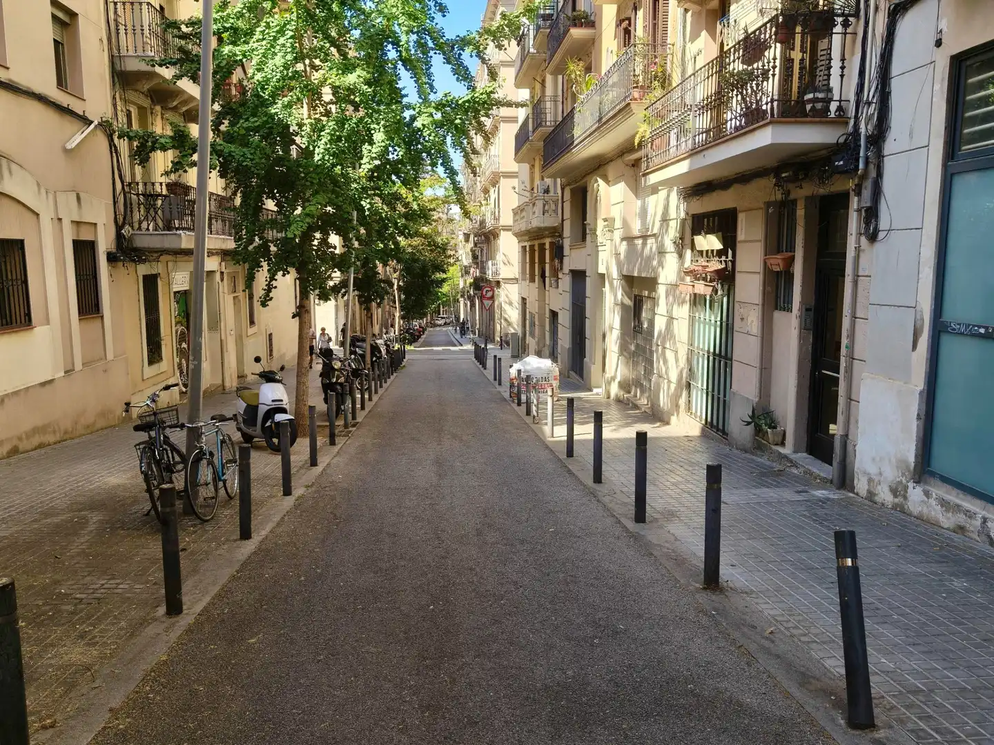 Garage for rent in Carrer de Salvà, El Poble Sec - Parc de Montjuïc