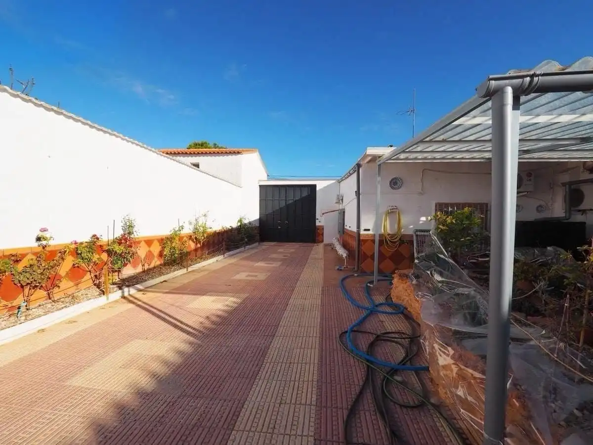 Vista exterior de Finca rústica en venda en Alcázar de San Juan amb Aire condicionat, Jardí privat i Terrassa