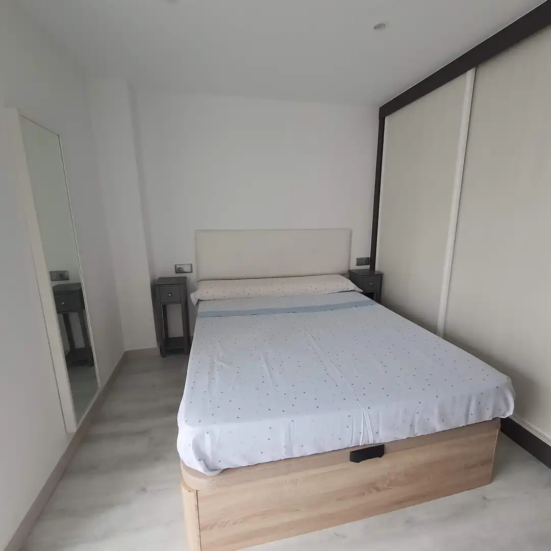 Habitación de Casa adosada de alquiler en Carballo con Calefacción, Trastero y Amueblado