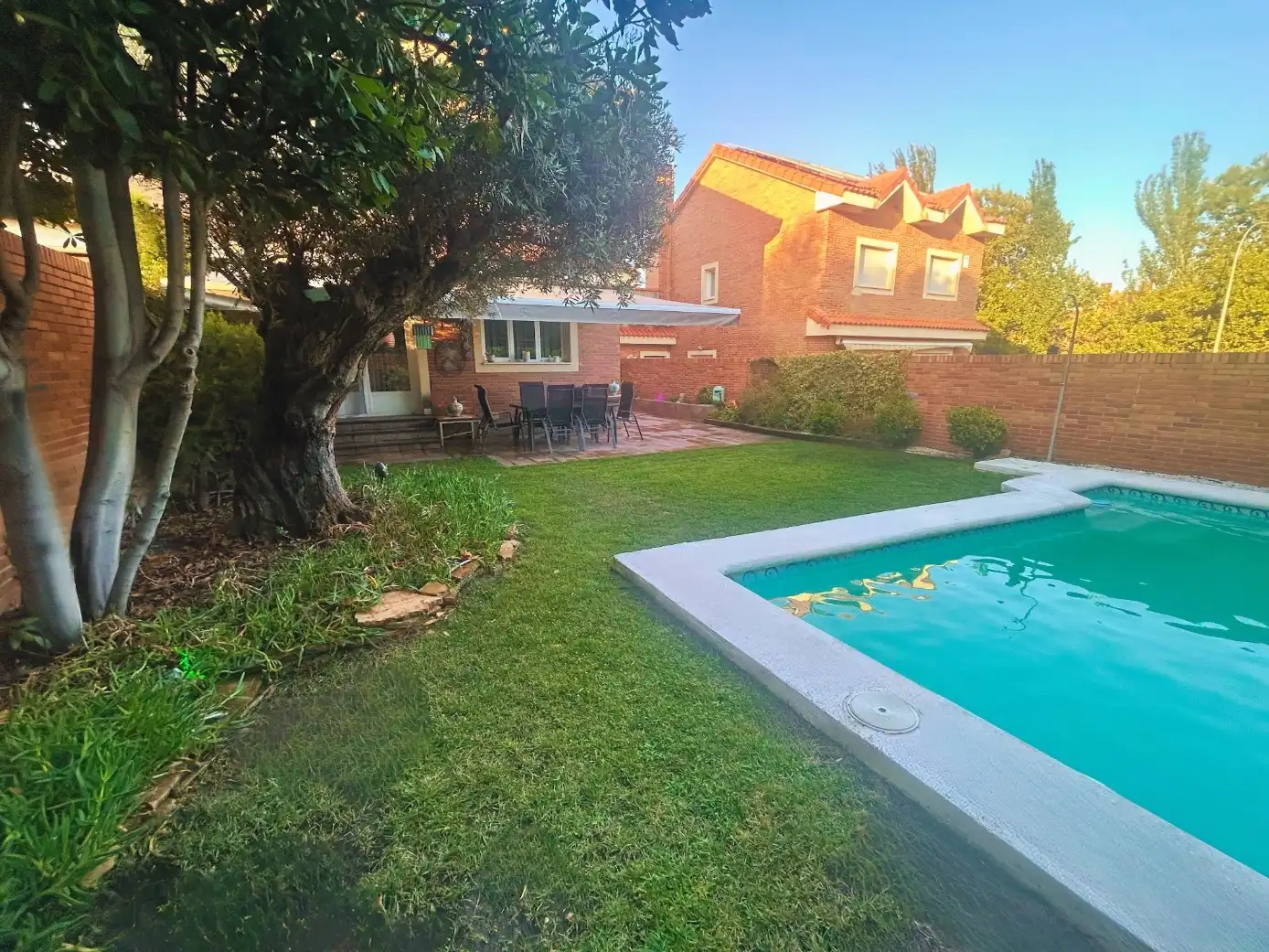 Xalet amb piscina en venda a Calle Madeira 25
