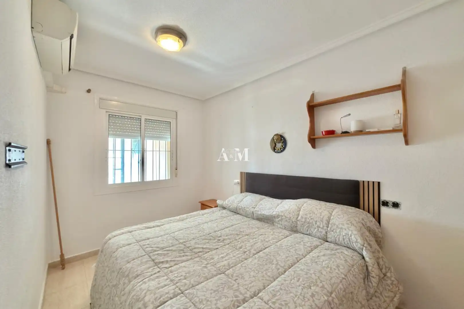 Dormitori de Casa adosada de lloguer en Santa Pola amb Aire condicionat, Calefacció i Jardí privat