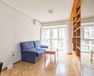 Sala d'estar de Apartament de lloguer en  Madrid Capital amb Aire condicionat