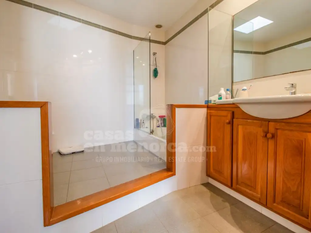 Bany de Casa o xalet en venda en Maó - Mahón amb Jardí privat, Terrassa i Piscina