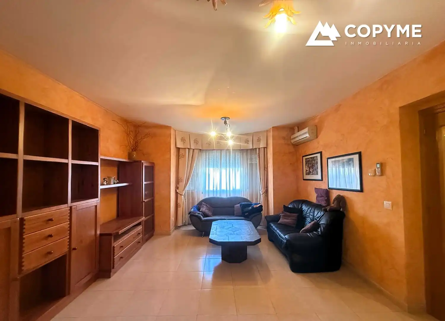 Sala de estar de Casa adosada en venta en Santa Olalla con Aire acondicionado, Calefacción y Jardín privado
