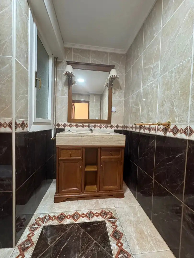 Bathroom of Flat for rent in Gijón   with Heating and Parquet flooring