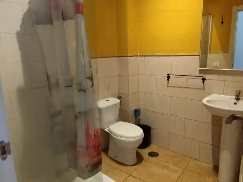 Baño de Piso para compartir en Arucas Casco