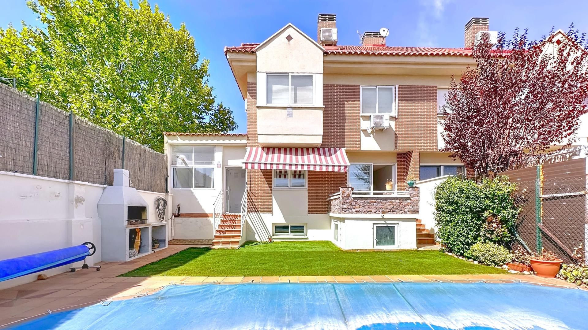 Exterior view of Single-family semi-detached for sale in Cobeña  with Air Conditioner, Heating and Terrace