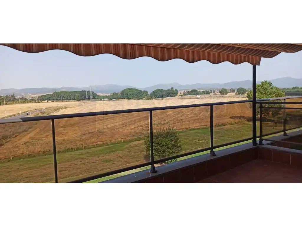 Terraza de Casa adosada en venta en Miranda de Ebro con Jardín privado y Piscina