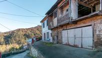 Vista exterior de Casa o xalet en venda en San Martín del Rey Aurelio amb Calefacció, Jardí privat i Terrassa