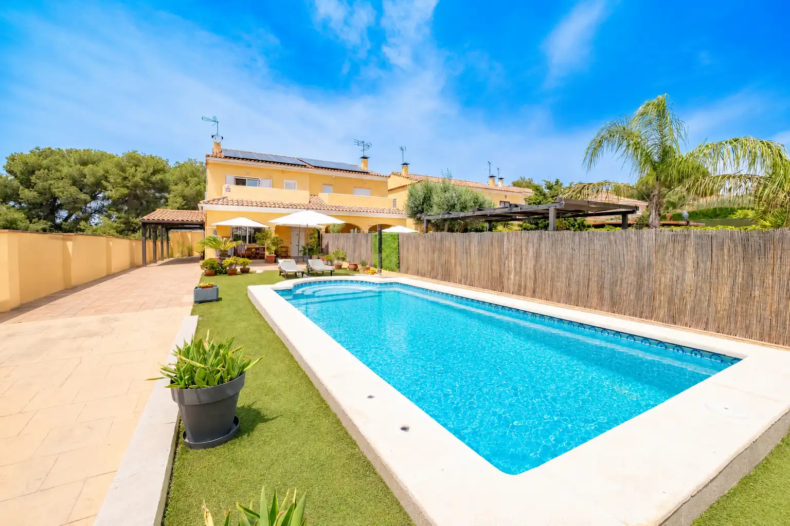 Piscina de Casa adosada en venta en Náquera con Trastero, Piscina y Horno