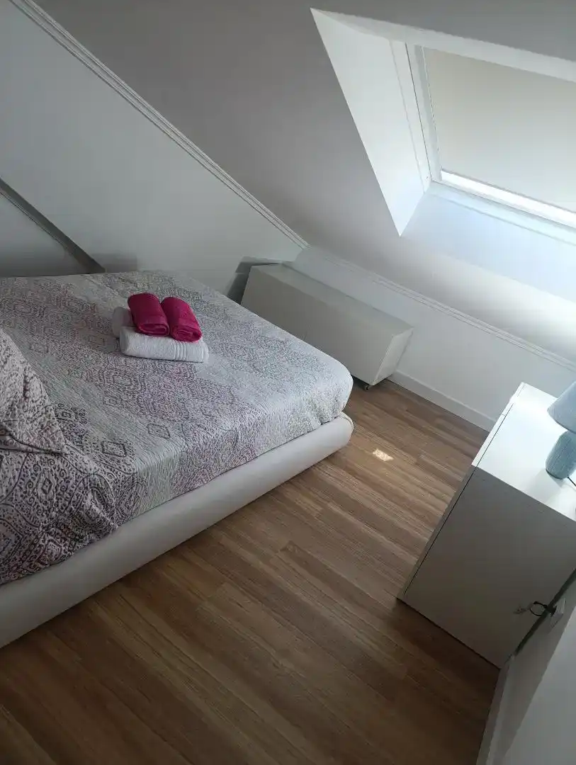 Dormitori de Àtic de lloguer en Sanxenxo amb Jardí privat, Parquet i Moblat