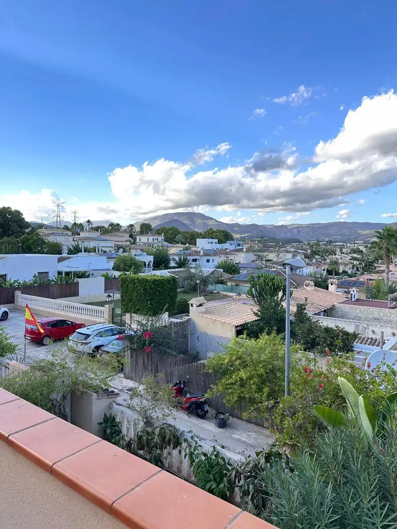 Vista exterior de Casa adosada en venda en La Nucia amb Jardí privat, Terrassa i Traster