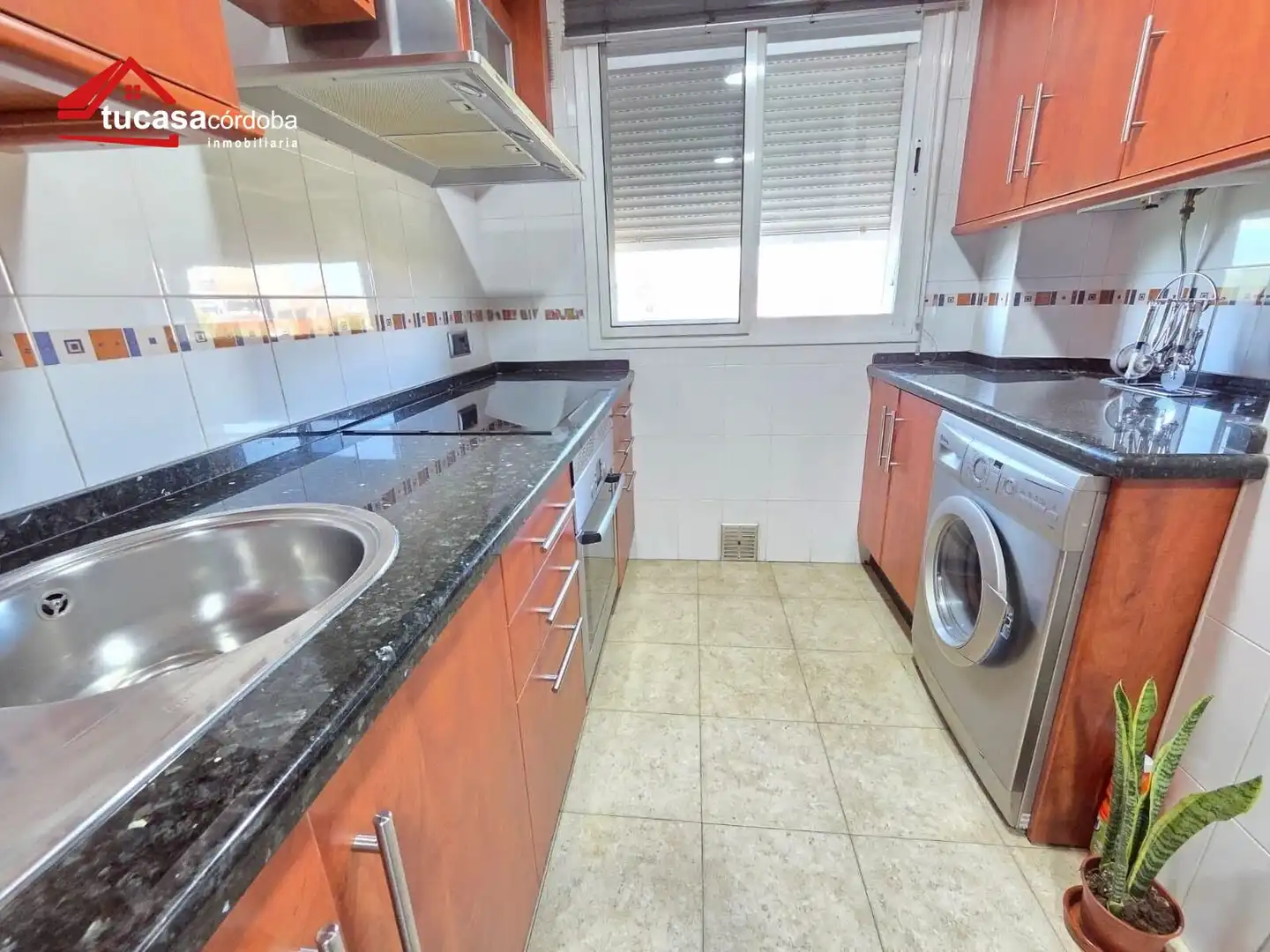 Küche von Wohnung zum Verkauf in Córdoba mit Klimaanlage und Abstellraum