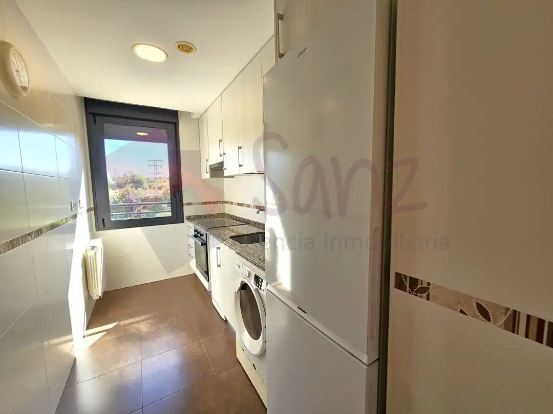 Cocina de Apartamento de alquiler en Lardero con Aire acondicionado, Calefacción y Jardín privado