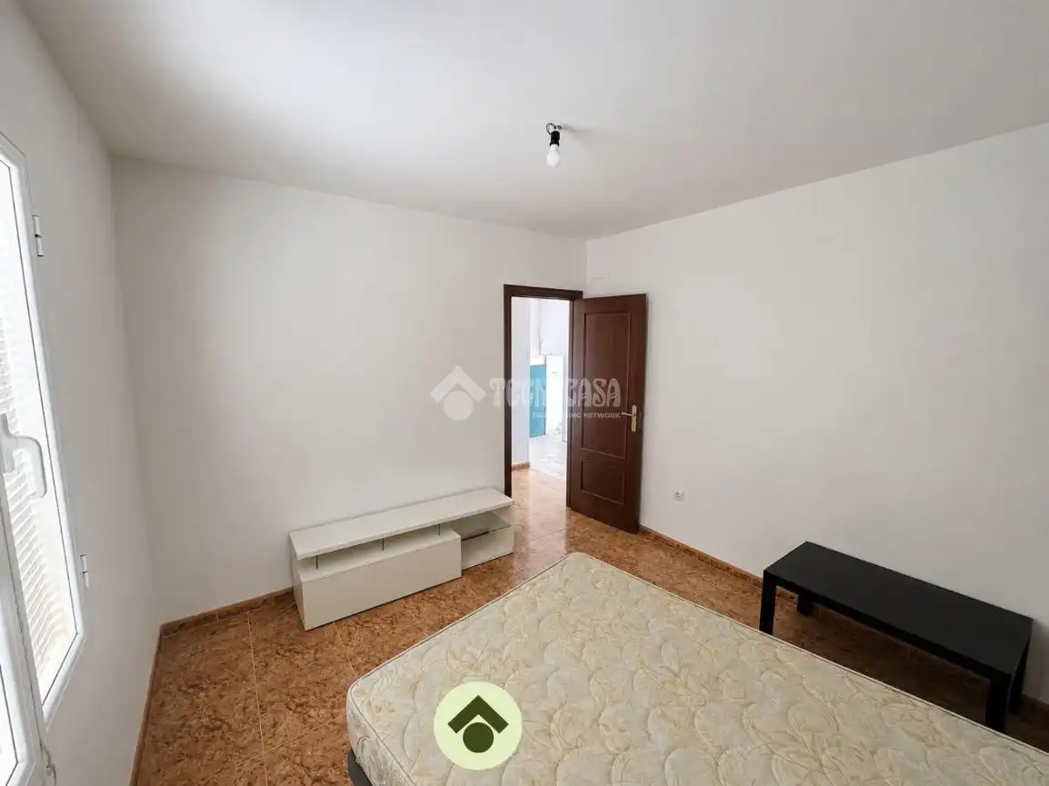 Dormitori de Casa adosada en venda en Bujalance amb Aire condicionat, Parquet i Moblat