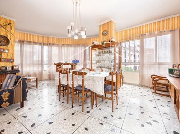 Flat with balcony for sale in Centro
