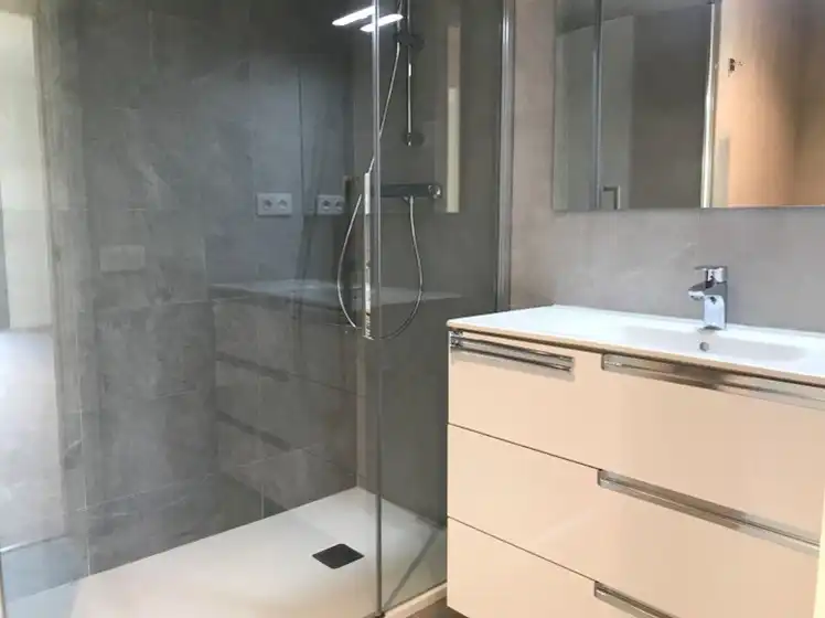 Bany de Pis de lloguer en Sant Just Desvern amb Aire condicionat, Calefacció i Parquet