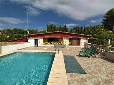 Villa con piscina in vendita a Centro
