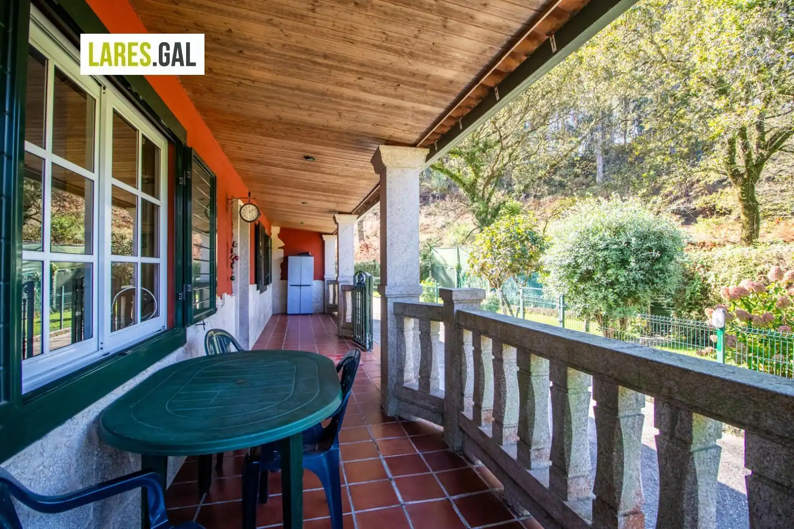 Jardí de Casa o xalet en venda en Cangas  amb Calefacció, Terrassa i Traster