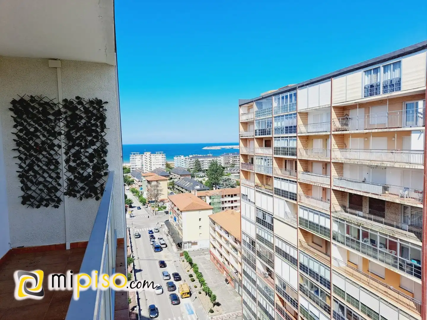 Außenansicht von Wohnung zur Miete in Laredo mit Terrasse und Möbliert