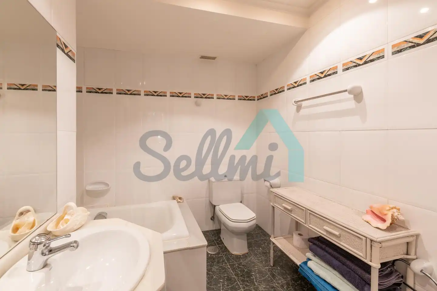 Bathroom of Detached homes for sale in Llanes  with Heating, Private garden and Parquet flooring