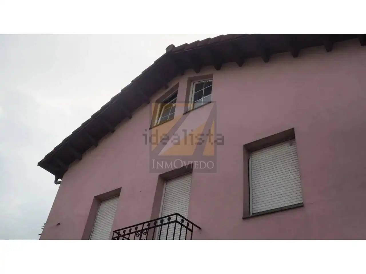 Vista exterior de Casa o xalet en venda en Oviedo  amb Terrassa