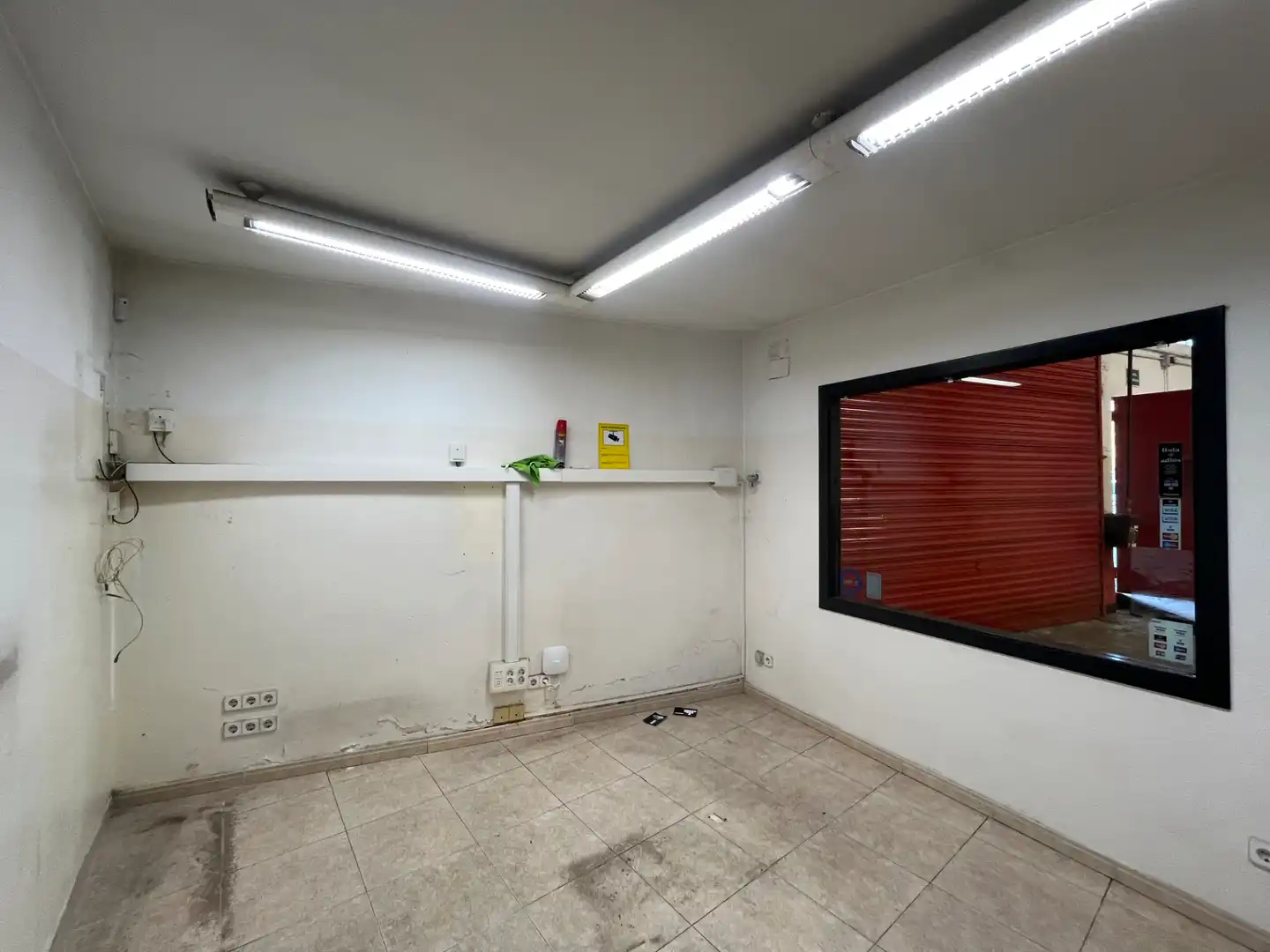 Nave industrial de alquiler en Girona con Alarma