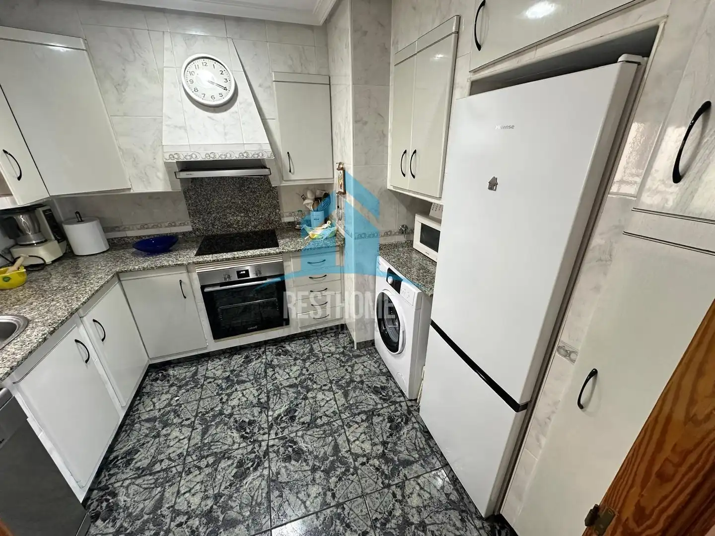 Küche von Wohnung zum Verkauf in Cullera mit Klimaanlage, Privatgarten und Terrasse