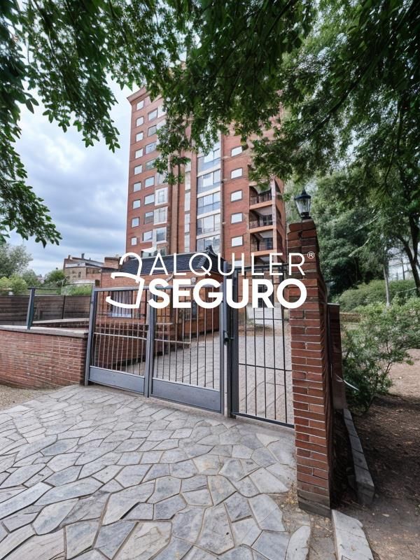 Vista exterior de Piso de alquiler en  Madrid Capital con Calefacción y Amueblado
