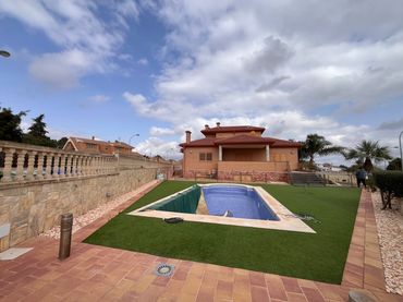 Villa mit Balkon zum Verkauf in Calle Loma Poblada
