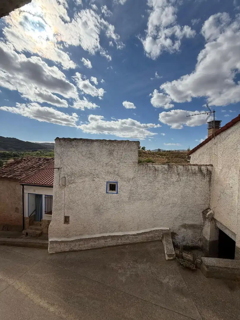 Vista exterior de Finca rústica en venda en San Martín del Río amb Piscina comunitària