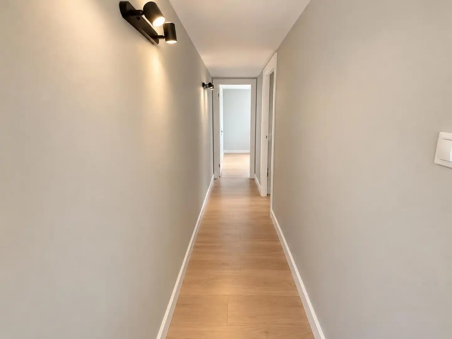 Flat for sale in L'Hospitalet de Llobregat  with Parquet flooring, Balcony and Alarm