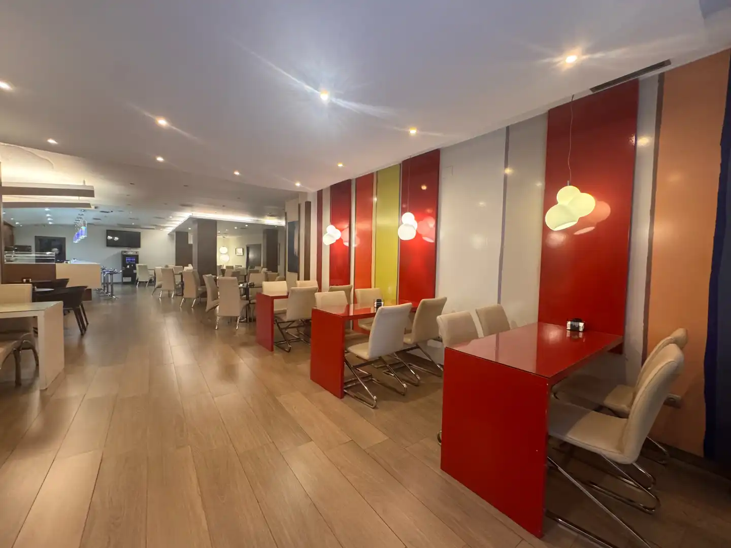 Local comercial en venta en Avinguda del País Valencià 65, imagen 4