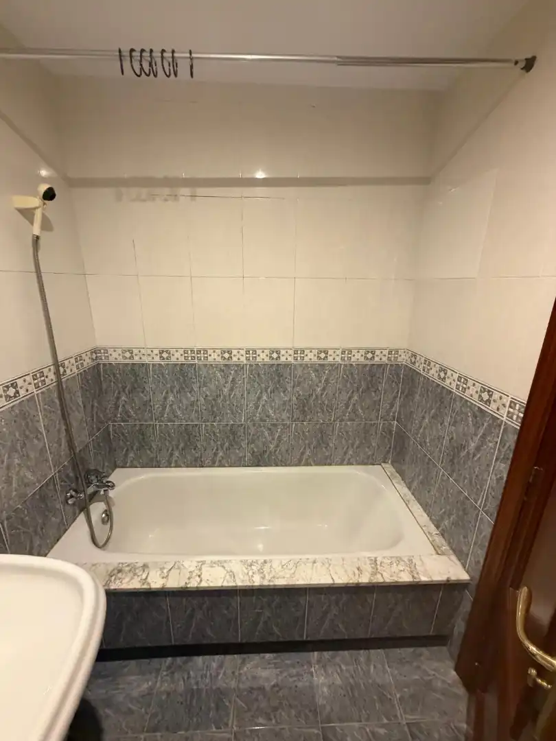 Bathroom of Flat for rent in Lugo  with Heating, Furnished and Oven